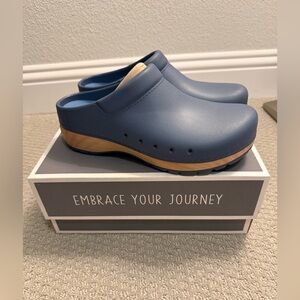 NWT Dansko Blue Kane Molded Clogs LightWeight Madically Approved
